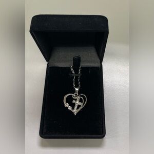 🌸 NEW Women’s Silver Love Heart Cross Pendant Necklace